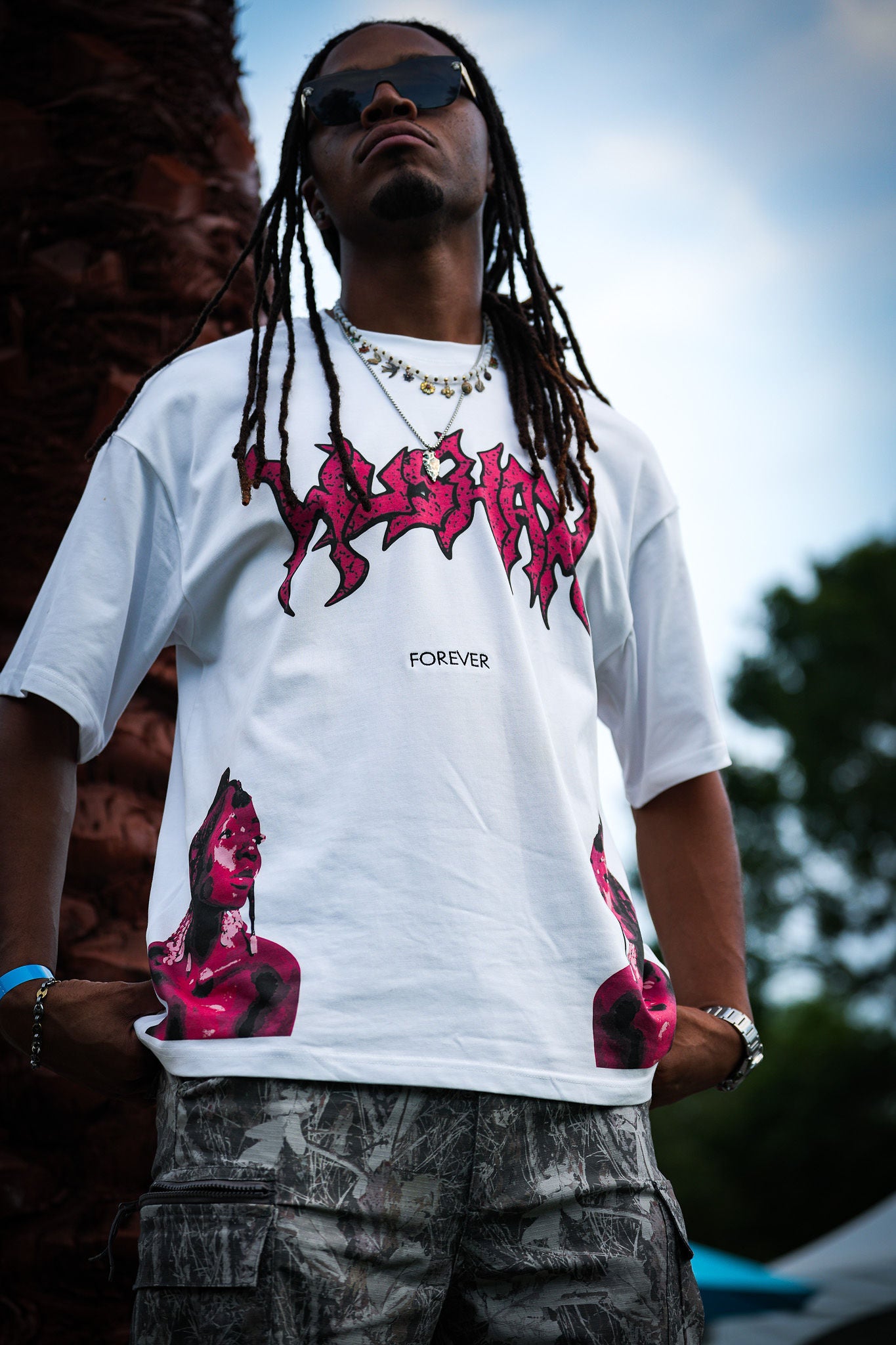 "WATCHING" T-SHIRT