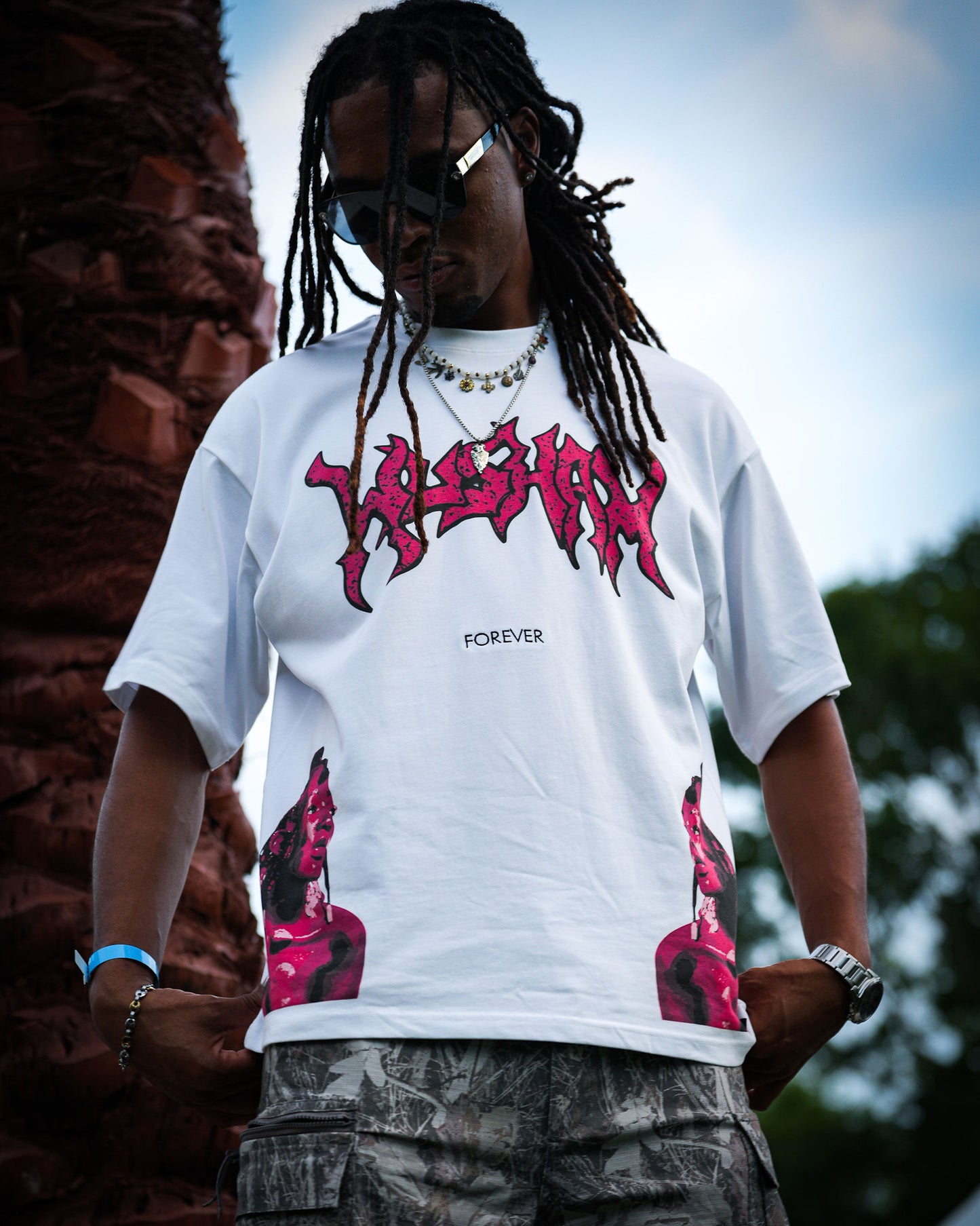 "WATCHING" T-SHIRT